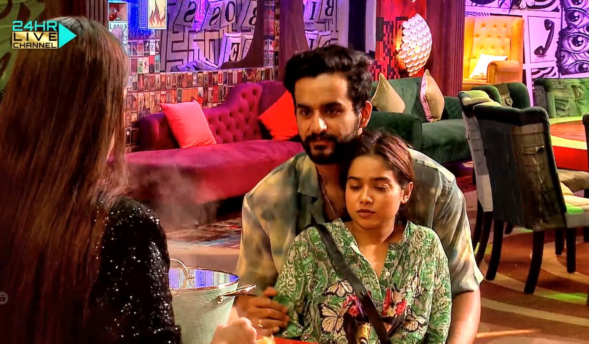 SimranAulakh26's tweet photo. #BiggBossOTT2
#AbhishekMalhan- My spoilt kid (#ManishaRani) 🥺🥺😭😭😂😂❤️❤️
#Abhisha>>>>>>>>>>>
Along with lifting her up, now Abhishek loves to make her sit on his lap too💞💞
#FukraInsaan #FukraArmy #PandaGang #BBOTT2 #BiggBossOTT2 #ManishaRani𓃵 #AbhishekMalhan𓃵 https://t.co/UcAkd870ON