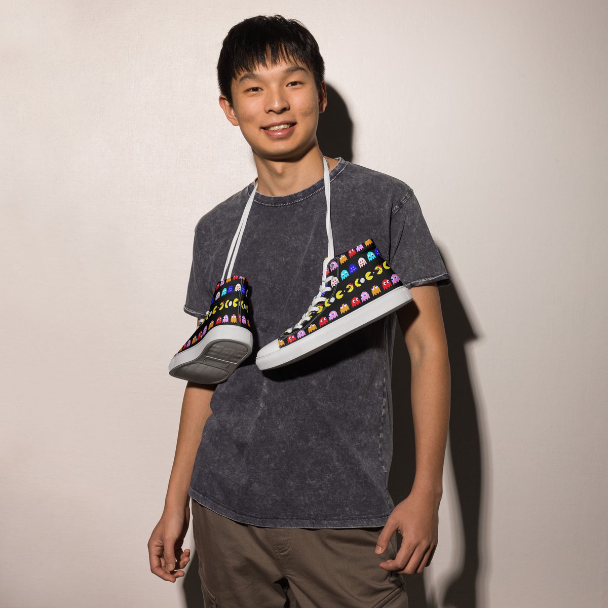 FandomMade's tweet image. The wait is over. Fandom-Made.com now carries #menskicks! Started off with legendary #arcadegame #pacman
#FandomEveryDay #FandomMade #Gamers