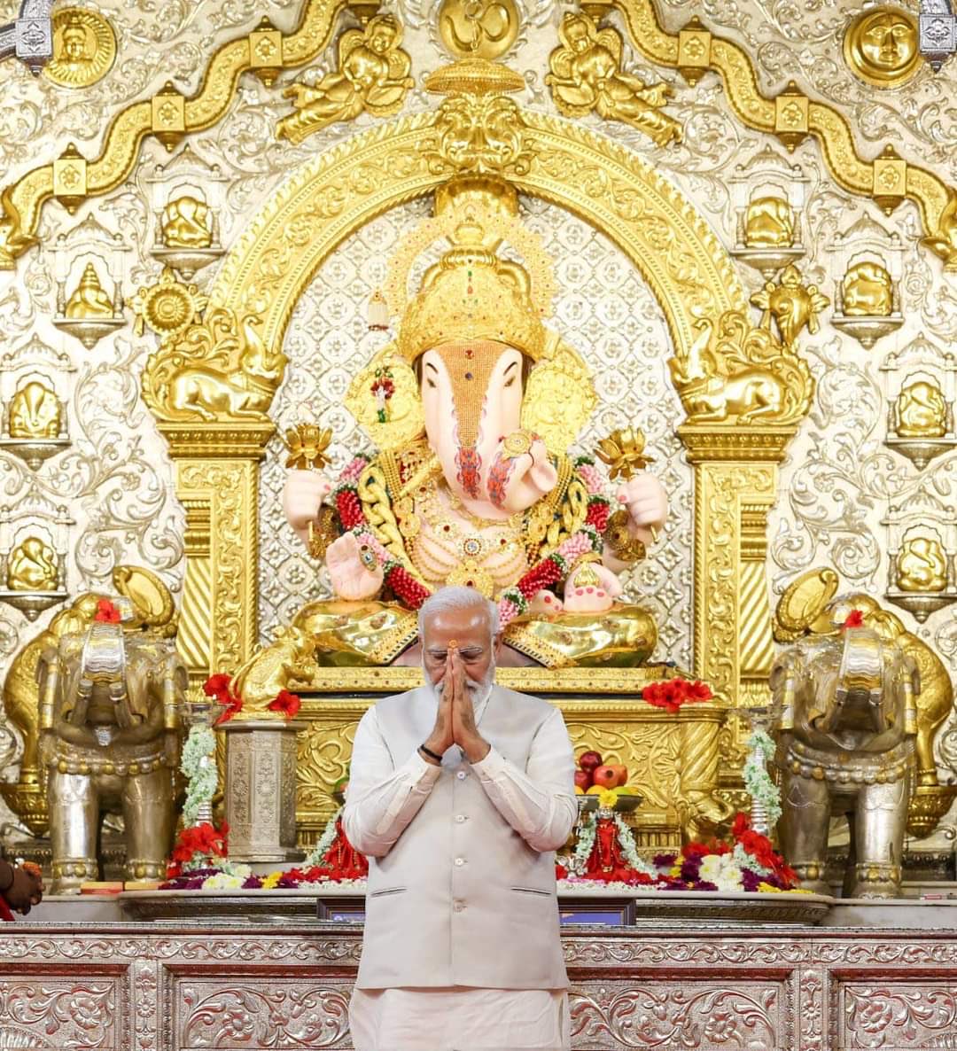 PrithvirajS_INC's tweet photo. फोटोजिवींनी स्वतःच्या प्रचारासाठी गणारायाकडे पाठ केली. पण 2024 ला गणराया देखील तुम्हाला पाठ दाखवतील हे मात्र नक्की !
#no_modi #2024 https://t.co/3jjsPr2xbv