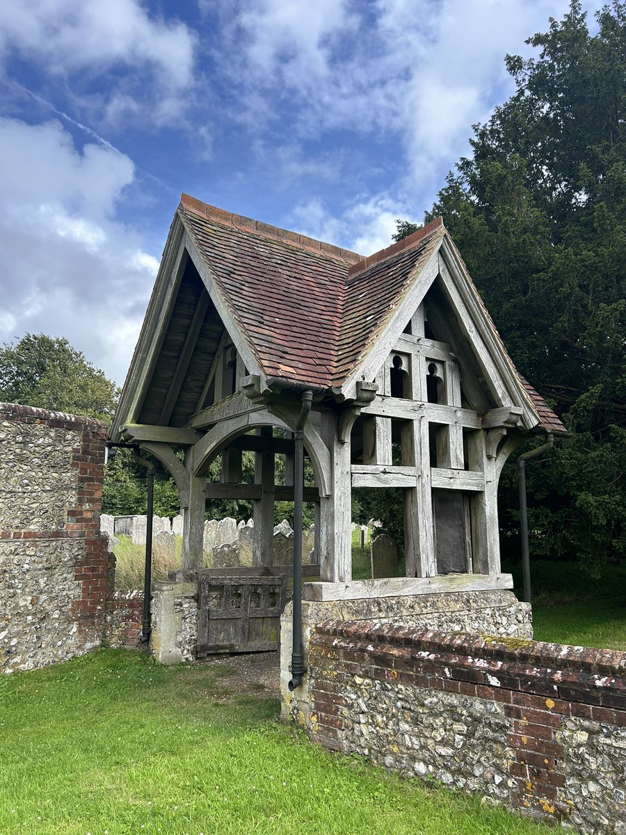 EngChurchPics's tweet photo. St Peter’s on the Green, #Froxfield, Hampshire. 1884 on the site of an earlier Norman church demolished in 1860. Its churchyard is grazed by sheep. Probably the smallest church for which Bloomfield was responsible. It has a nice, albeit disproportionately large, lych gate. https://t.co/zfWlNfmqFl