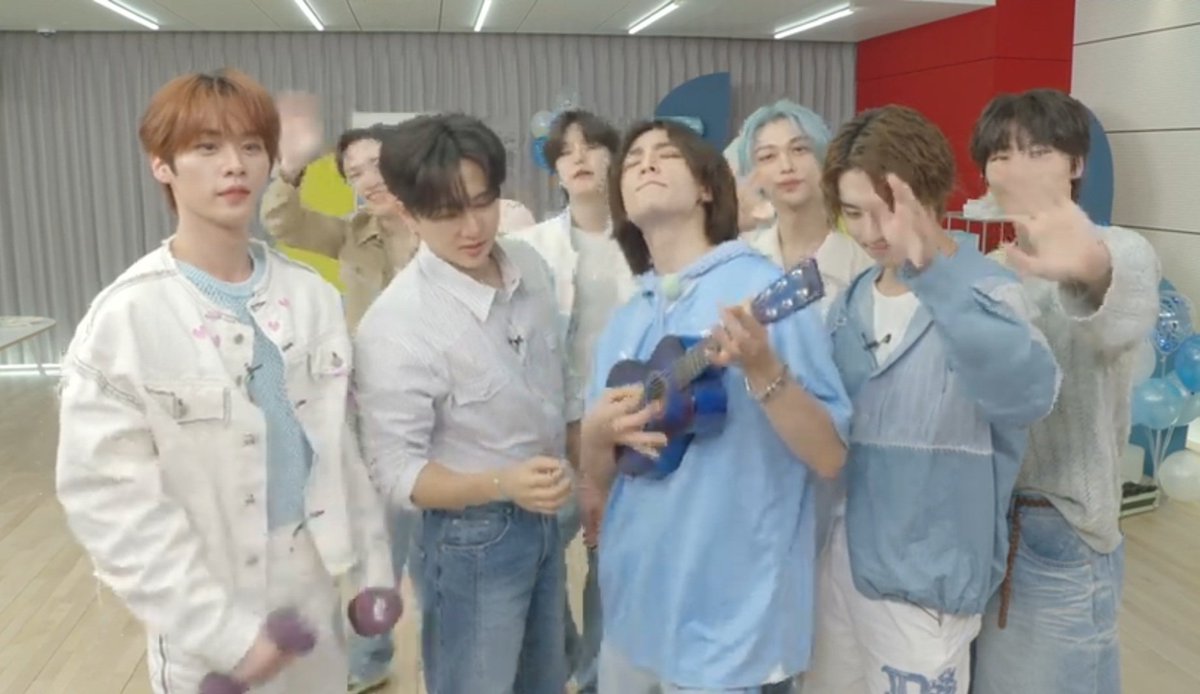 HDainiel26's tweet photo. HAPPY BDAY STAY
#FiveStarsForSTAYS
#STAY5thBirthdayParty
#StrayKids
#stay https://t.co/3aXRRqSPcF