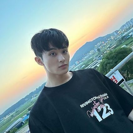markdailyy's tweet photo. mark lee as poems — birthday thread 🩵
#마크의_스물네번째_골든아워
#24thGoldenMarkYear
#HAPPYMARKDAY https://t.co/81FejZVUAs