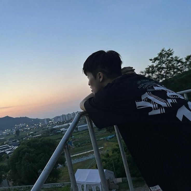 markdailyy's tweet photo. mark lee as poems — birthday thread 🩵
#마크의_스물네번째_골든아워
#24thGoldenMarkYear
#HAPPYMARKDAY https://t.co/81FejZVUAs