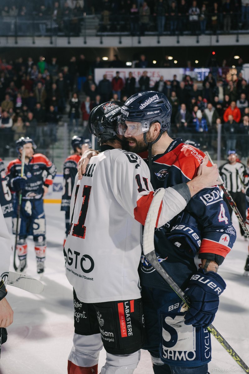 DucsdAngers's tweet photo. Cet homme va donc disputer sa 16ème saison en @LigueMagnus ... #SuperDuc 🦸🏻♂️ https://t.co/QPFtmRUuC9