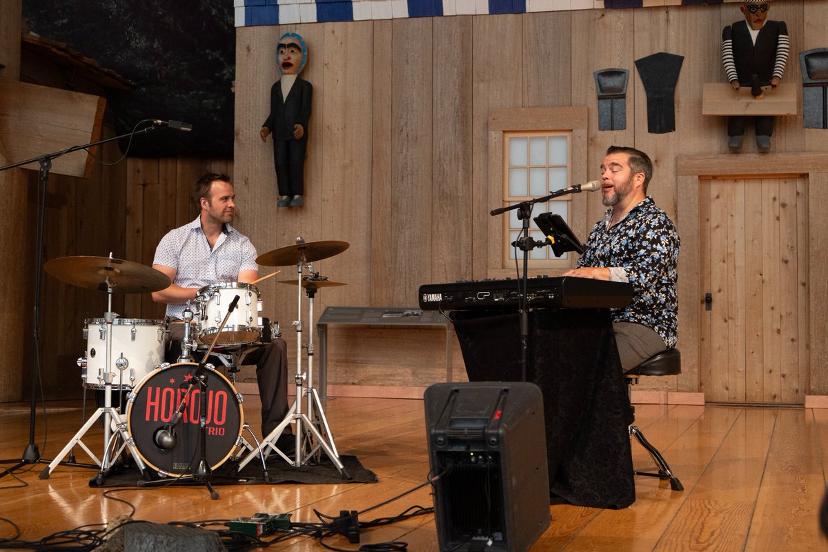 _DBNO's tweet photo. Attendees could explore the world’s largest indoor collection of totem poles. As part of the event, a drumming circle, Powwow dancers and HOROJO Trio a soul rockin' rhythm &amp; blues act performed. @CanMusHistory 4/4 @DbI_connect https://t.co/19qfu8q9KY