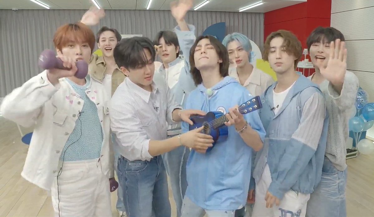 naniimin's tweet photo. los amo con todo mi corazón, me hacen inexplicablemente feliz. 💌
#FiveStarsForSTAYS https://t.co/ks1Apfp5Sr