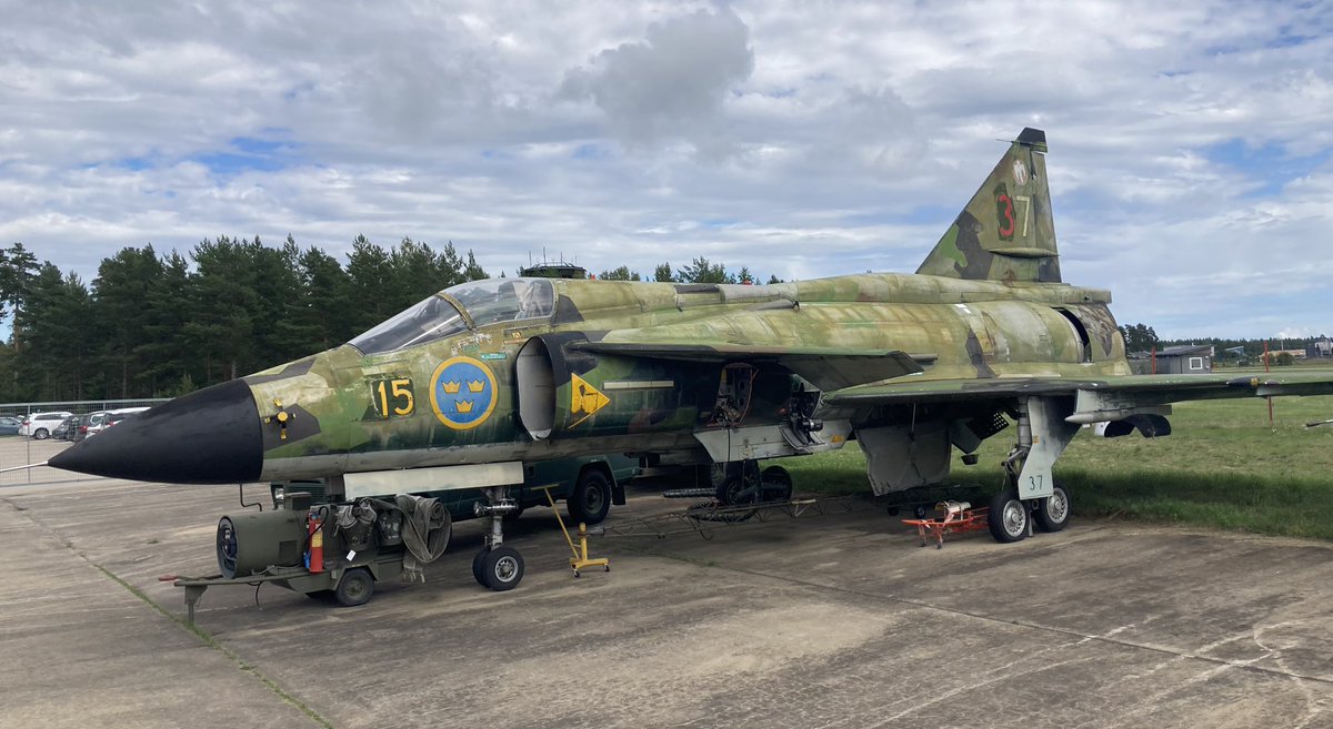 mattiasr70's tweet photo. På Flygmuseum i Söderhamn. Många tidigare Saab-klenoder på plats.
@saab #Viggen #Draken #Tunnan #Lansen #säkpol https://t.co/y7UnvdeOGU