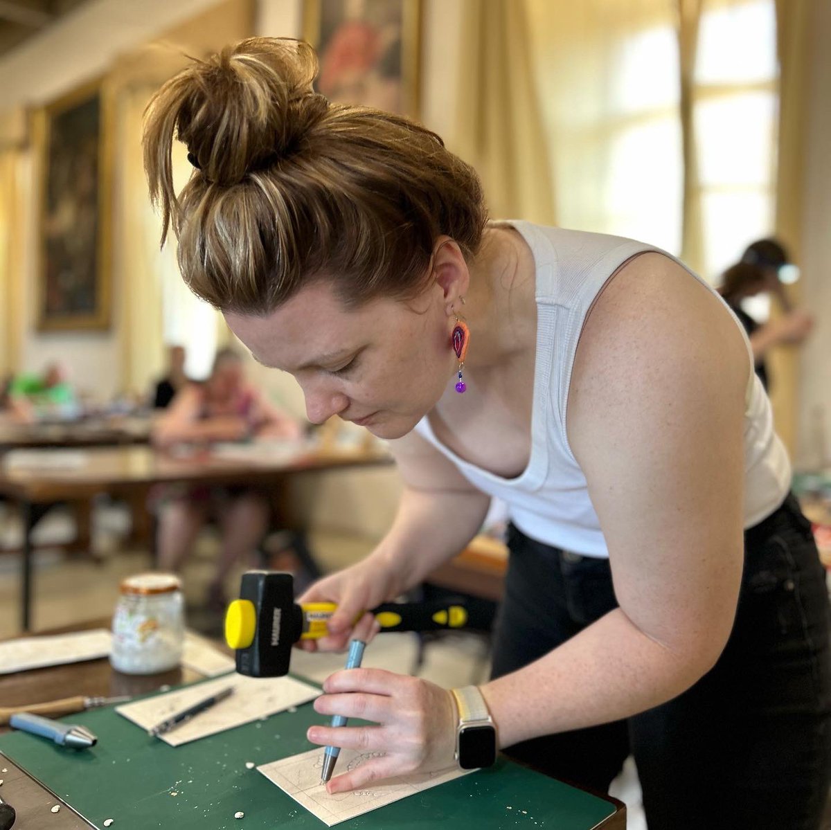 iamkristinesr's tweet photo. Day 2, an Ottoman binding
Boards prepared and endbands started 📚
#MonteProject2023 #HistoryoftheBook #OttomanBinding https://t.co/D4JMHgRn3l