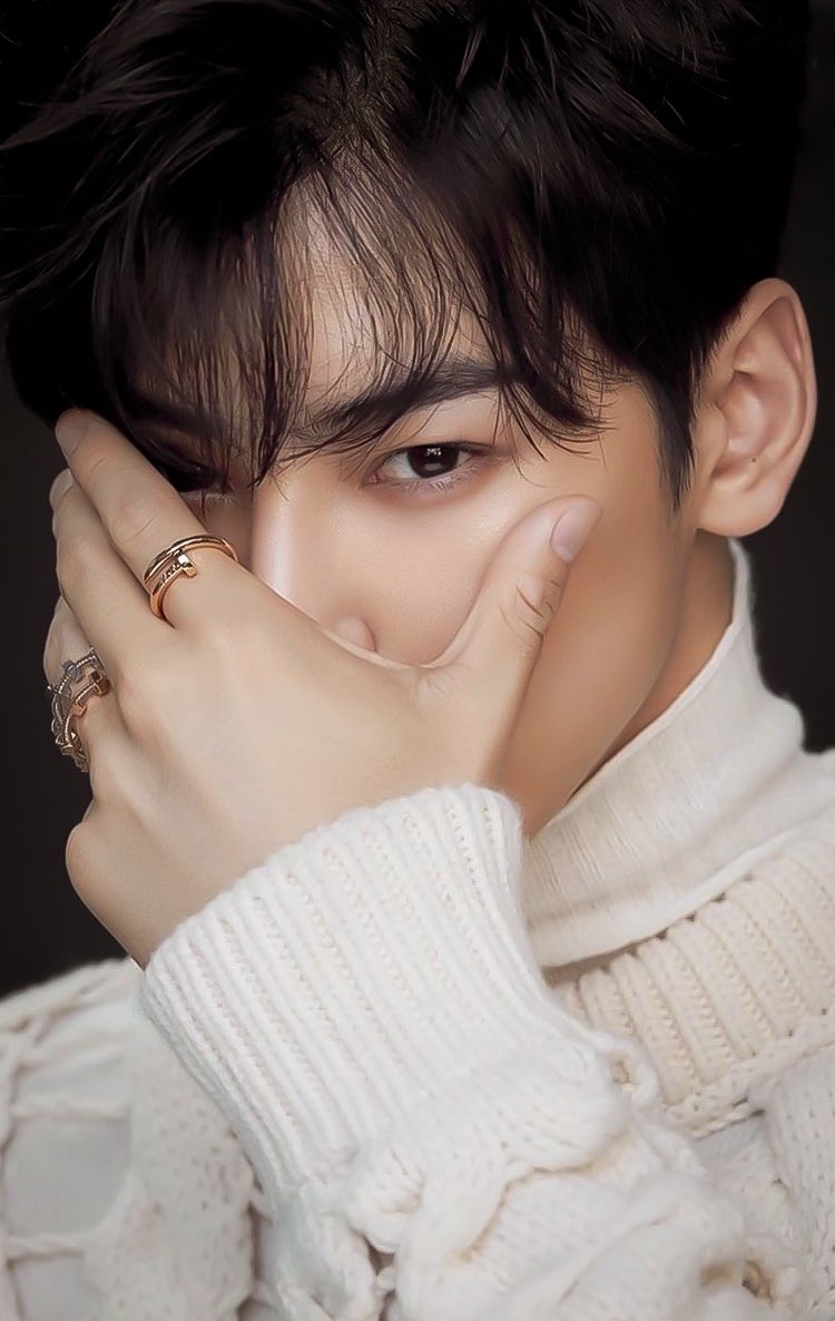 PerlecheHuaman's tweet photo. Is that he is so handsome😍
#CHAEUNWOO https://t.co/YM2ExGaHG6