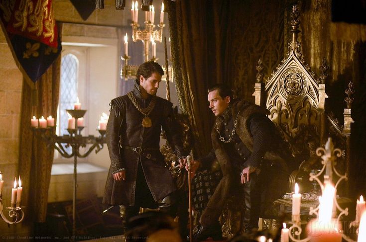 WhiteWolf_14's tweet photo. Henry Cavill and Jonathan Rhys Meyers in "The Tudors" 🤤 https://t.co/2mu95rhebg