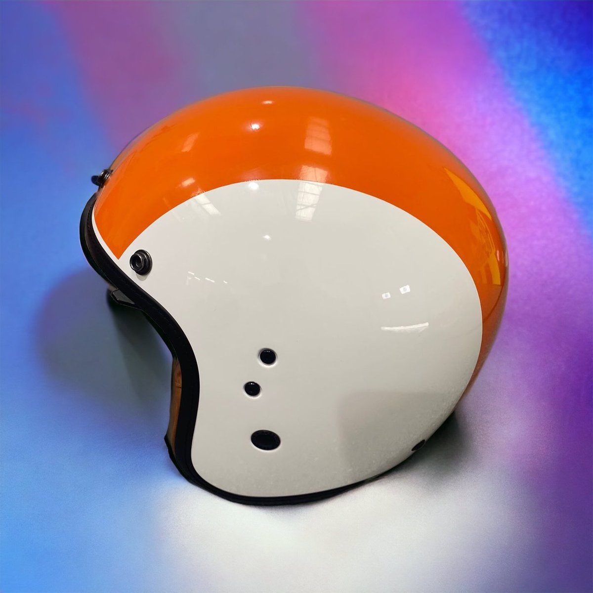 TopNotchSigns's tweet photo. Adding a custom stripe to a helmet is not easy. Plenty of curve to work round. We think it’s a great end result though. At Top Notch Signs we are always eager to work on a variety of products #helmetdecals #customhelmet #vinylhelmetstripe #gosport #topnotchsigns #portsmouth https://t.co/bCXVoQmjA0