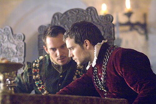 WhiteWolf_14's tweet photo. Henry Cavill and Jonathan Rhys Meyers in "The Tudors" 🤤 https://t.co/2mu95rhebg