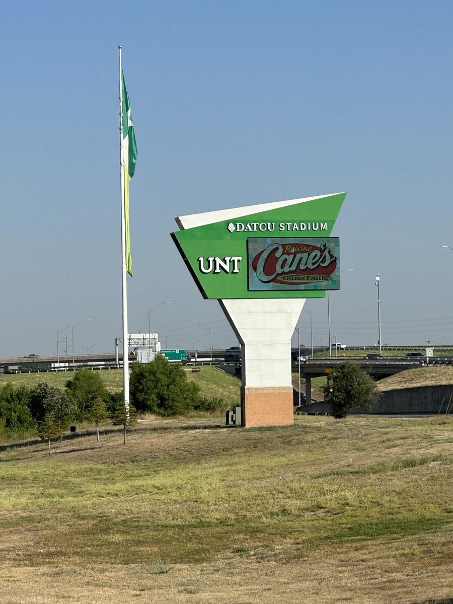 Ryan_Peck's tweet image. 👀 One day official at DATCU Stadium and changes are already underway thanks to the efforts of our facilities team and others.  Looking forward to celebrating the partnership today. #TakeFlightUNT