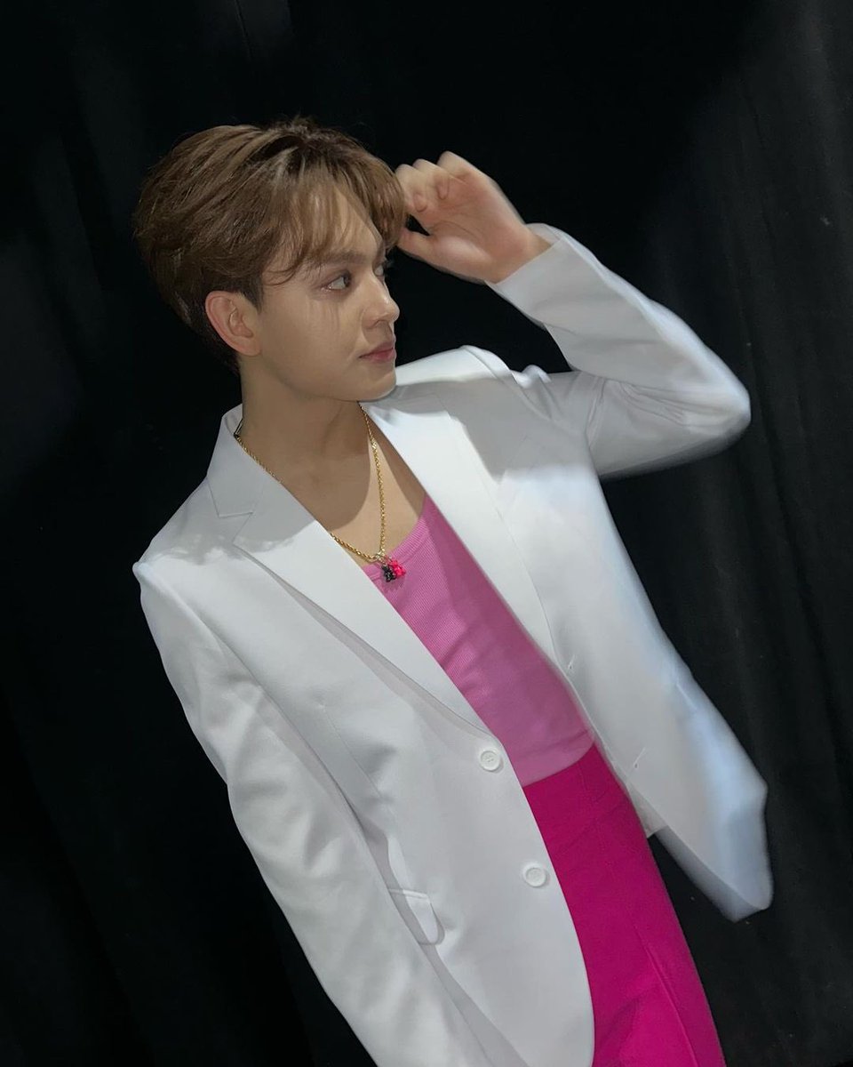 loveryst_'s tweet photo. when reyster slay in black&amp;pink theme 💯 https://t.co/EwI8GQBEeu
