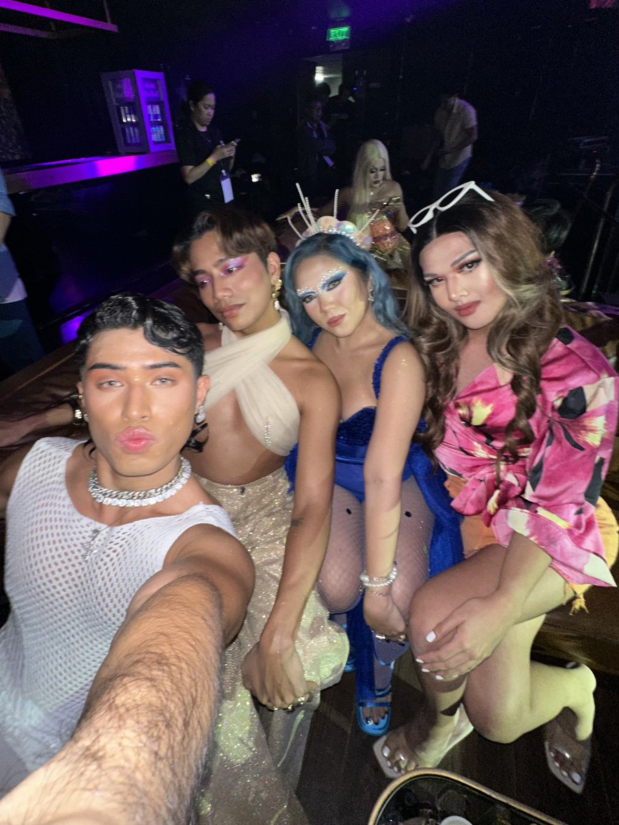 enjoyGLOBE's tweet image. Would you look at our #GoLangNangGo Crew slayin&apos; the house down! 💁‍♀️💯 Head on over to our Instagram and vote for the challenge you want them to go for tonight! 👀 @dragraceph #GlobeHBOGO