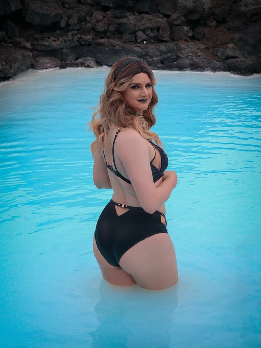 Sometimes I become "Glamour Travel Ashley" instead of "Gremlin Travel Ashley" ??? @BlueLagoonIS #bluelagooniceland