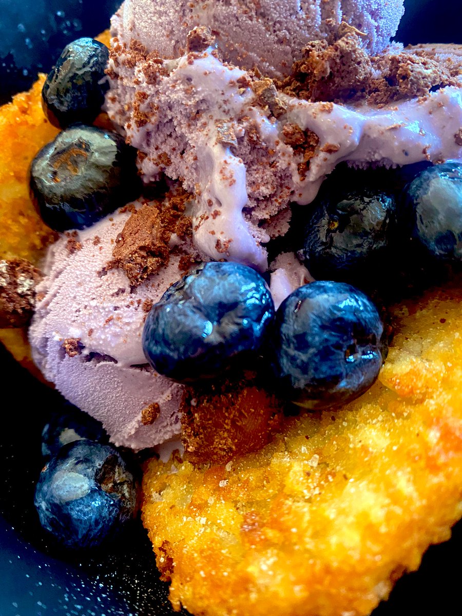 moontwerk's tweet photo. was just handed this bowl: well-salted hashbrowns topped with blueberry ice cream and 🍃brownie🍃 crumbles and it’s absolutely perfect to me.
update: the bowl was taken away moments after the left photo was taken and brought back with frozen blueberries added #moreperfect https://t.co/jc8Z7Hy2F1