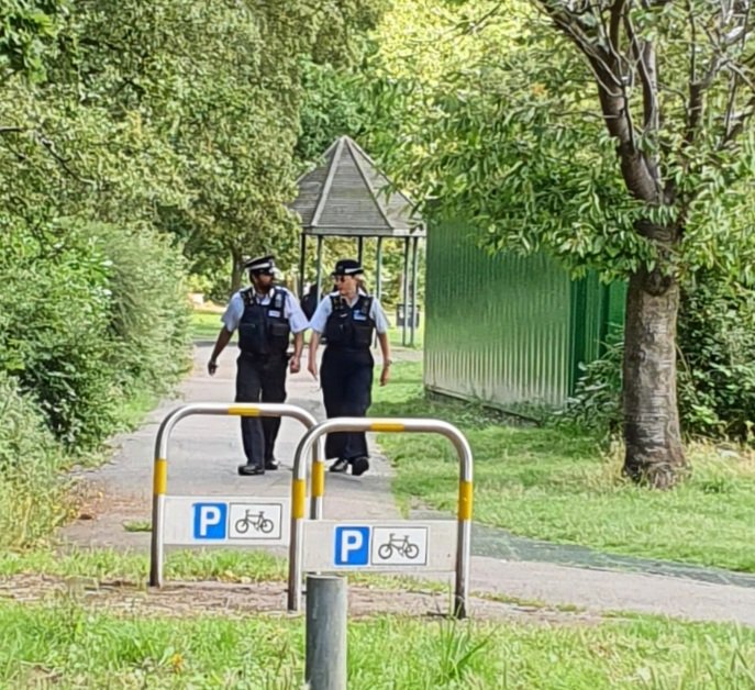 Officers doing reassurance patrols in Roxeth Recreation Ground this afternoon. #SaferParks #SouthHarrow