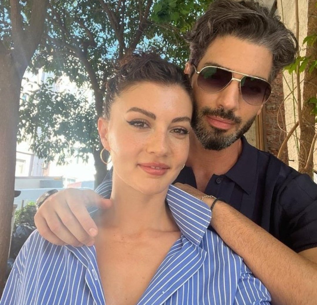 desifremedya1's tweet photo. Burcu Özberk &amp; Şükrü Özyıldız 💥

#RuhunDuymaz #EcNur https://t.co/g3FXTwvHcY