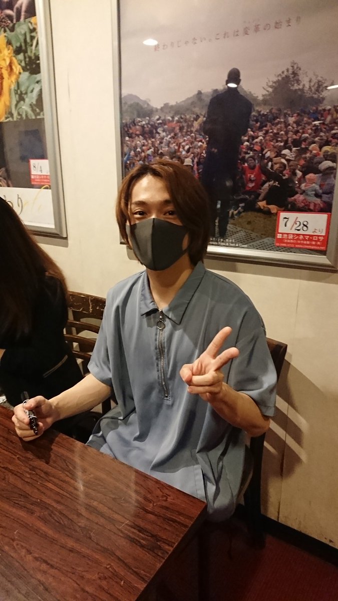 TRIPLE_A_INC's tweet photo. 【深澤大河 マネージャー】
本日、短編映画祭「20祭」映画『馬の骨』上映＆トークショーが、池袋シネマ・ロサにて開催されました。
桐生コウジ監督、小島藤子さんとの4年振りの再会、そしてサイン会で久しぶりにファンの方と会えて、大河くん終始ご満悦でした。

#オフィス桐生20祭
#馬の骨 #深澤大河 https://t.co/U1J21AGENG