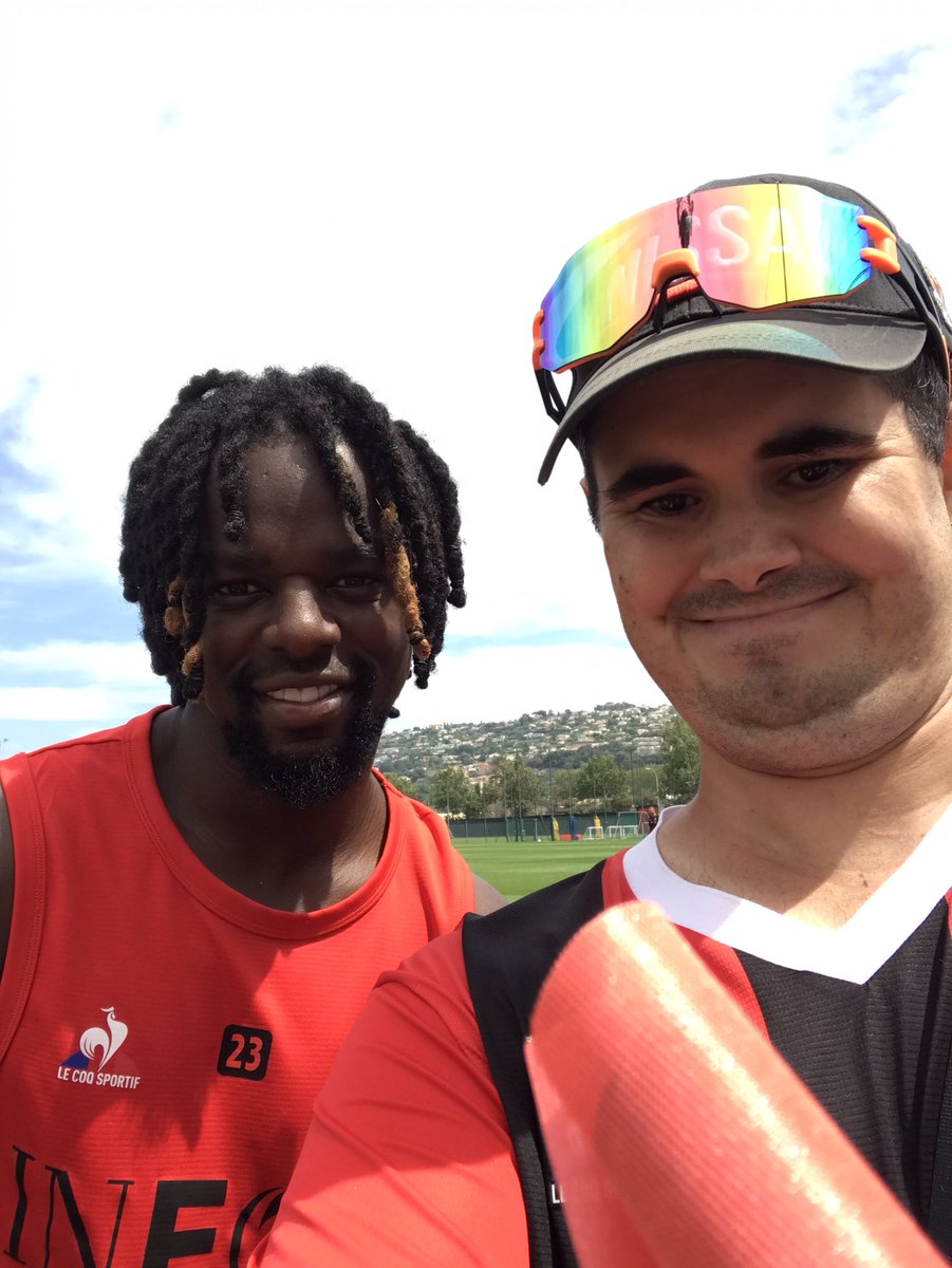 DylanFiorucci35's tweet photo. Joueur OGC NICE Jordan Lotomba ❤️🖤😍😍 https://t.co/ubM6r7Pxeg