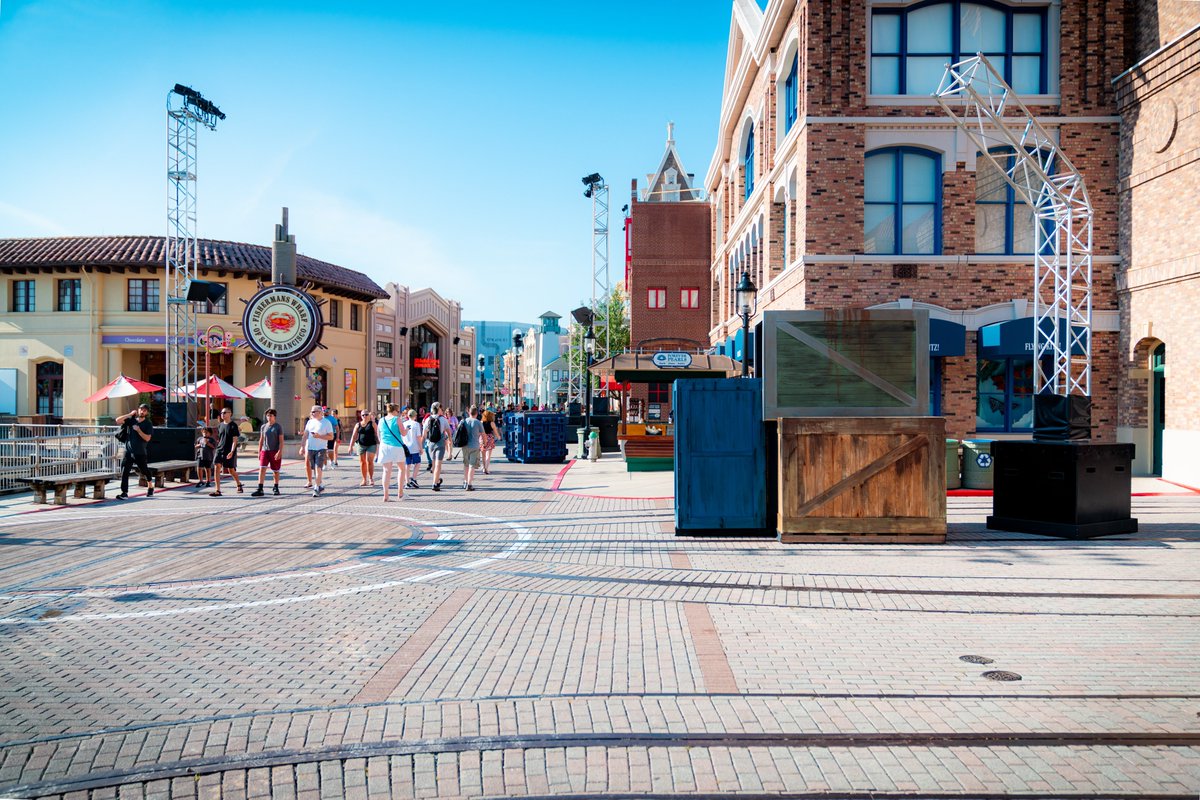 OrlandoInformer's tweet photo. The Shipyard 32: Horrors Unhinged scare zone is gaining traction at Universal Studios Florida. βοΈ #HH32 https://t.co/yNAc0H0F43
