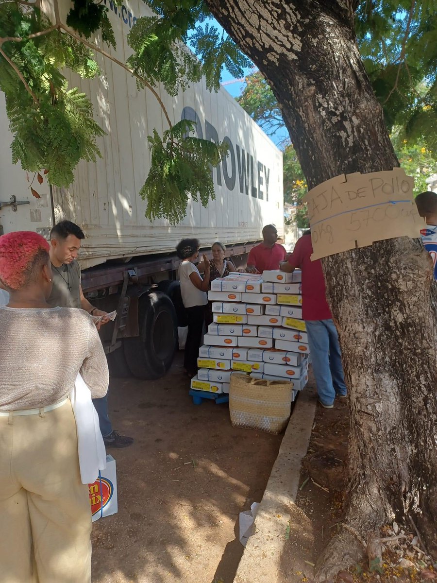 yosoyliborio's tweet photo. #Mypime vende pollo #MadeInUSA directamente al público en #LaHabana a 250 CUP la libra. 
¿Entonces lo que se necesitaba para “romper el #bloqueo ” era permitirle a empresas “privadas” importar productos? 
Cada día es más claro quién es el que bloquea al pueblo cubano. 😏 https://t.co/ubdbz5Ua2H