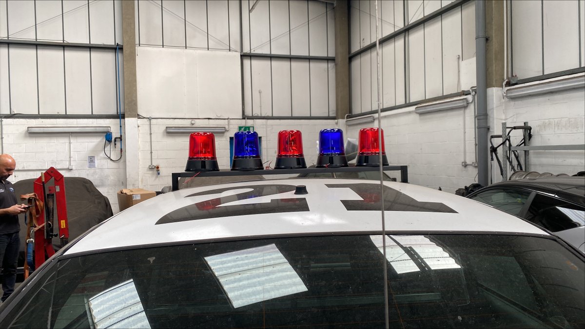 TheCarGuru's tweet photo. Things are happening to the Cop car today! #Unit21 https://t.co/il11RlJ3t6