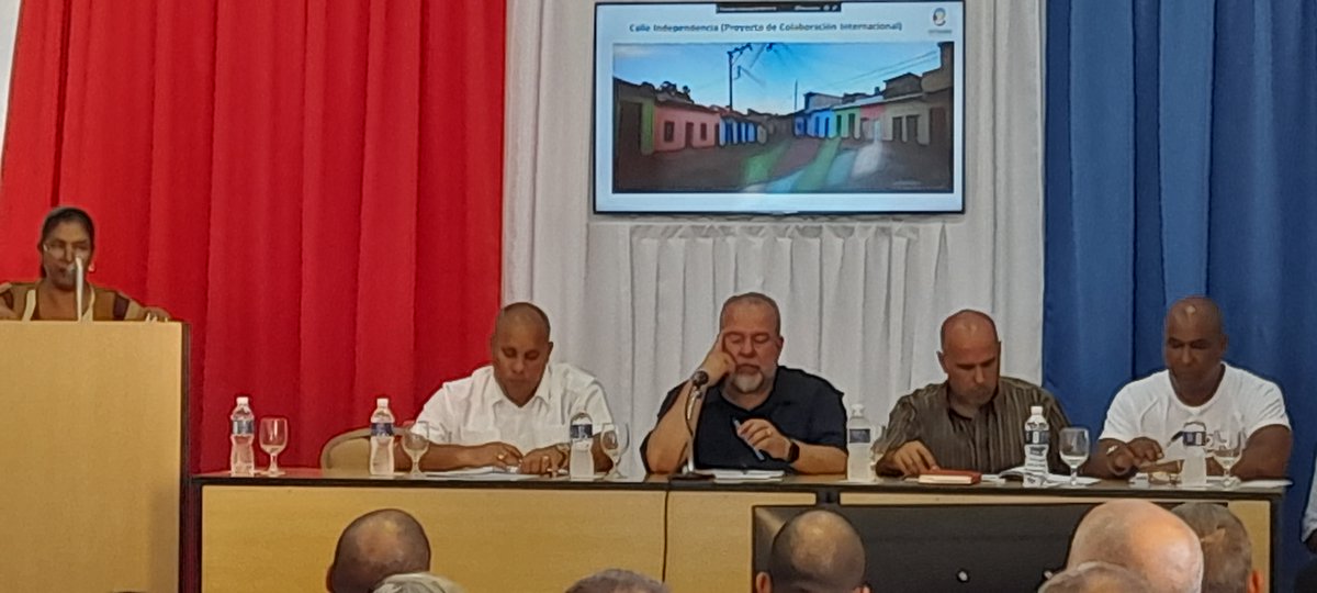 DeivyPrezMartn1's tweet photo. En #TrinidadDeCuba @MMarreroCruz también ofrece seguimiento a los programas priorizados del territorio, como parte del programa por el 510 aniversario de la fundación de la villa. #SanctiSpíritusEnMarcha
#Cuba
@DiazCanelB https://t.co/mxtpmYk0bm
