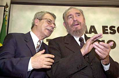 MTSS_CUBA's tweet photo. A pesar de toda su genialidad, de toda la historia que encarna, consigue hacernos sentir su hermano, es un hombre que pone su vida en función de la utopía, que jamás en esta vida encontrará su plenitud porque cree que es posible el cielo en la tierra. Frei Betto
#FidelPorSiempre https://t.co/jiYGX1bzpE