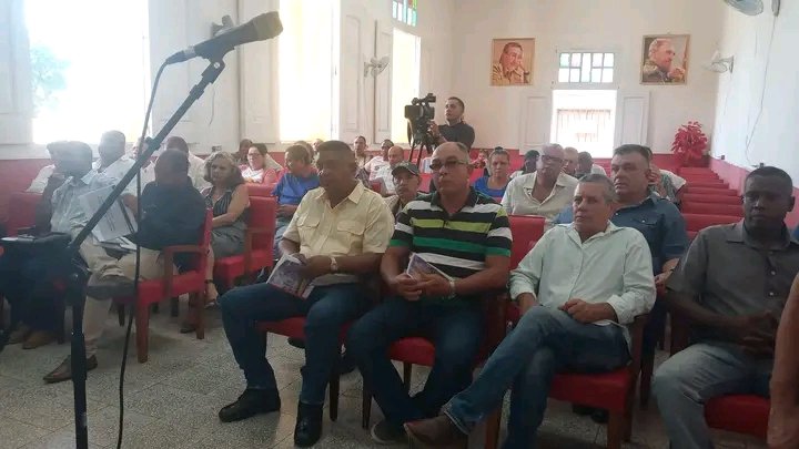 DeivyPrezMartn1's tweet photo. En #TrinidadDeCuba @MMarreroCruz también ofrece seguimiento a los programas priorizados del territorio, como parte del programa por el 510 aniversario de la fundación de la villa. #SanctiSpíritusEnMarcha
#Cuba
@DiazCanelB https://t.co/mxtpmYk0bm