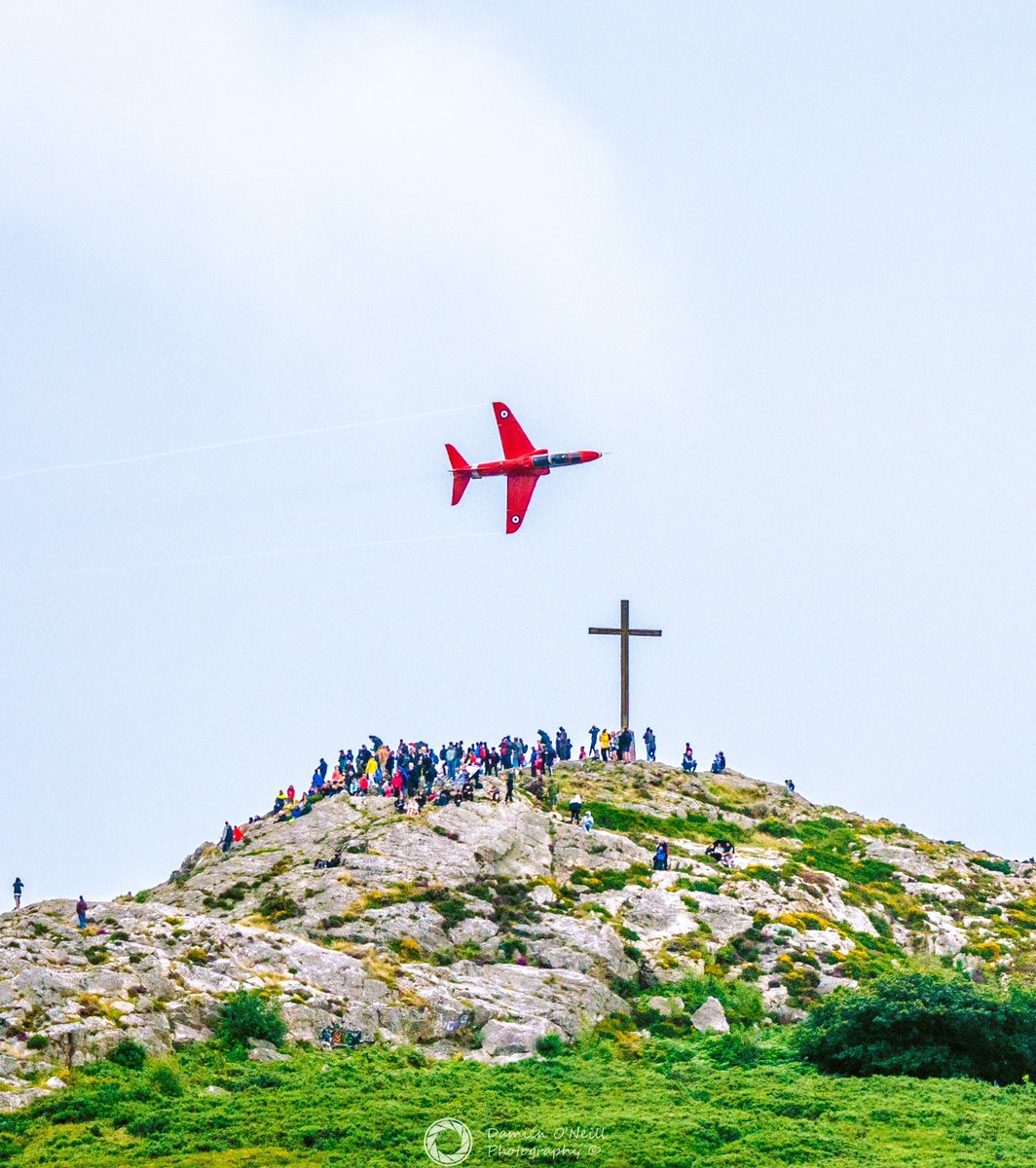 If you were lucky enough to be on bray head this weekend when a red arrow buzzed by here’s a pic #brayairdisplay #summerinbray #lovebray #redarrows @BrayAirShow @rafredarrows @visitwicklow