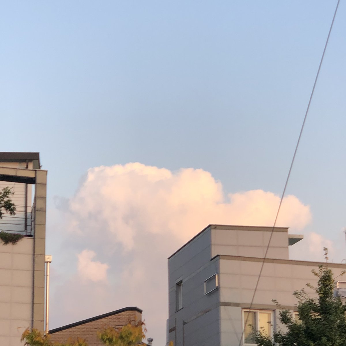 markisreal_'s tweet photo. ☁️💭☁️💭
#마크를위한하늘 
#SkiesForMark https://t.co/2cd2rdyOLm