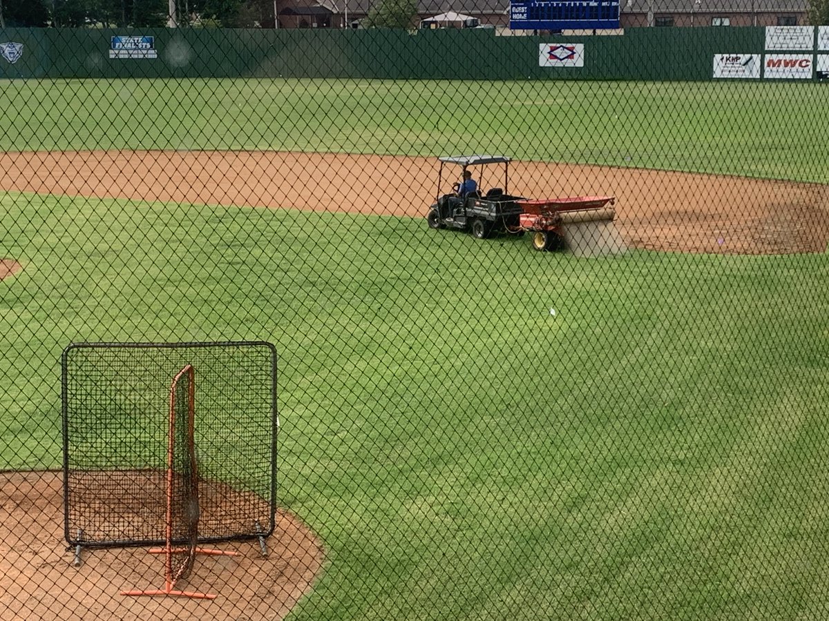 ConwayAthletics's tweet photo. Big thank you @ConwayParks and @cprturfguy for top dressing the Baseball and Softball fields. You always step for our kids! https://t.co/jcTk0y35pK
