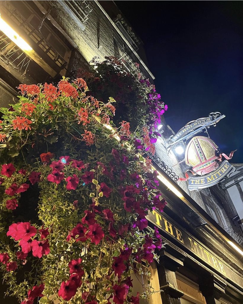 👏 Let's hear it for The Mitre in Cambridge that has recently been named one of the best pubs in the UK by What's On website DesignMyNight. Well done team!