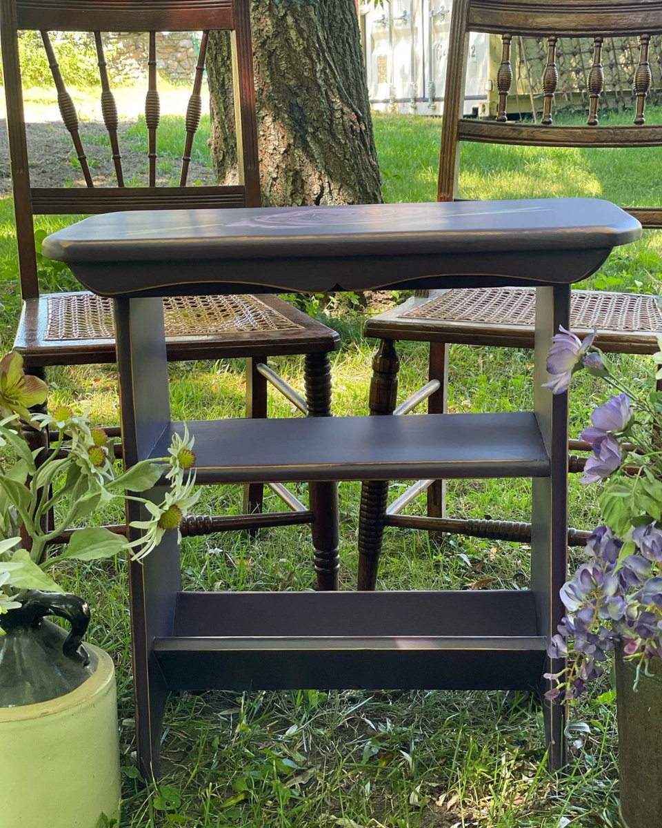 DesignsMerry's tweet photo. It can be hard knowing what businesses you can really put your trust in. At Refurbished Designs by Merry, we aim to change that with our superior services. Call us today to learn more at (802) 424-9977! #AntiqueFurniture #FurnitureRefurbishing #Furniture https://t.co/1LkdtTZsWB https://t.co/iASDcsigWN