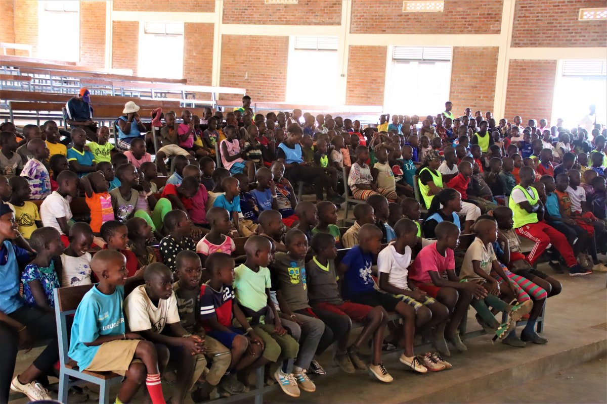 GSF_RC's tweet photo. In our Day 5 experience, we had the privilege to hear from the inspiring speaker, Jean Paulin Mutatsineza, Country Director
@Reaprwanda. His captivating talk on "Diversity as today's value" left us all aware and motivated for an inclusive future.
#EducationForAll #Runbugesera https://t.co/X0UOEbwSsv