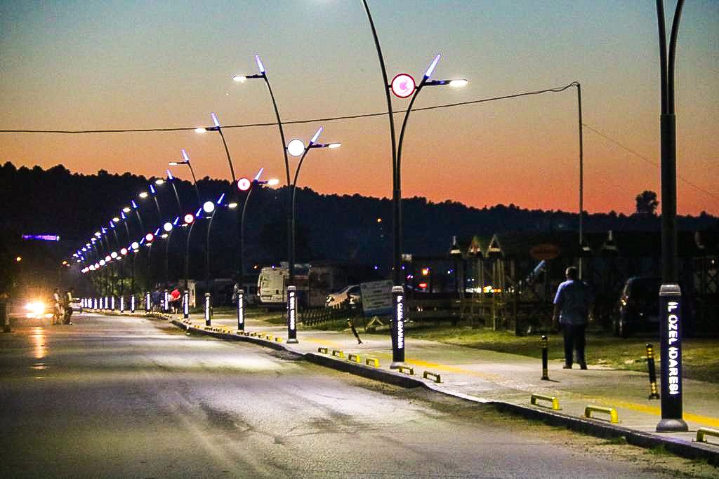 Ne çok yakıştı Sinopuma…

Hamsilos Bisiklet ve Yürüyüş yolumuzun 2. Etabı tamamlandı, gece aydınlatmalarıyla cıvıl cıvıl oldu. 

Tüm doğa ve spor severleri, günün her saatinde bekliyoruz ✨🌙🚶🏻‍♂️🚴