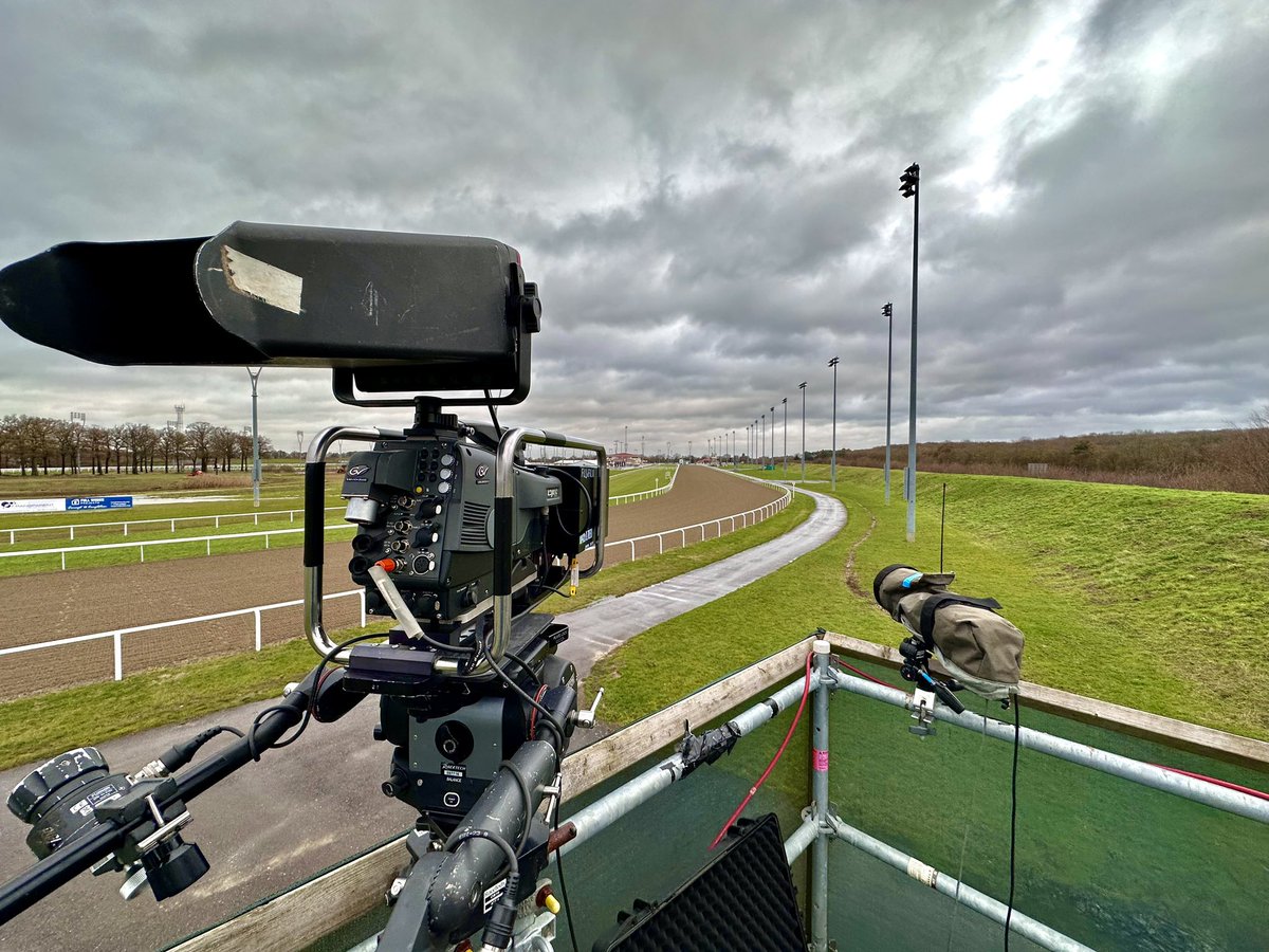 Vislink's tweet photo. Tired of dealing with miles of cables? Just put up a wireless #Vislink connection, as good as cable.
#BehindTheScenes #TVcrew #WirelessCamera 📸 @sailingcamman https://t.co/lqlPprWStC