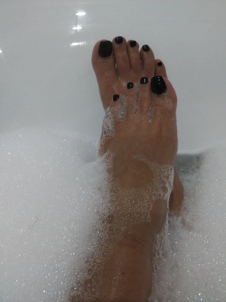 TrannyCleo's tweet photo. 💅🦶 https://t.co/JENFhDG6nG