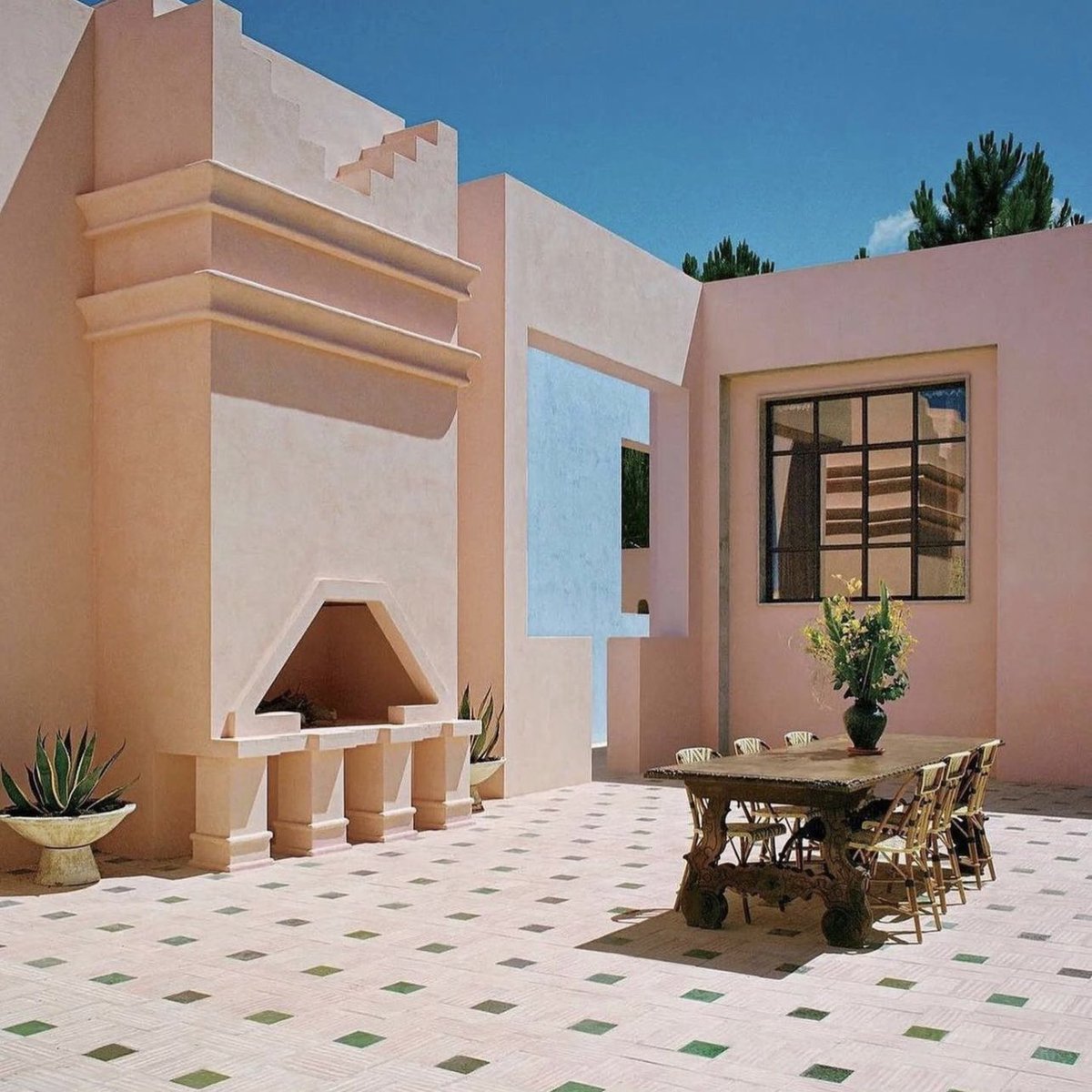 dayawayofficial's tweet photo. Check out #ChristianLouboutin's laid-back holiday compound in #Melides, #Portugal! 🌴 Since the '80s, he's been all about this beach town turned creative hotspot. The low-slung whitewashed bungalows and Jaipur's #JantarMantar-inspired shades of pink make it a true gem! 💕 https://t.co/0DYdrT8qHd
