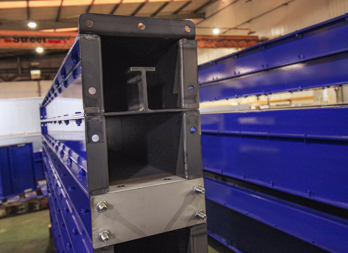 We are happy to support another UK-based distillery with this Marine Blue En-Masse Eleveyor we designed and manufactured for our customer to help with the Malt handling process.

#guttridge #mildsteel #chainconveyor #distillery #malting #manufacturers #bulkmaterialhandling