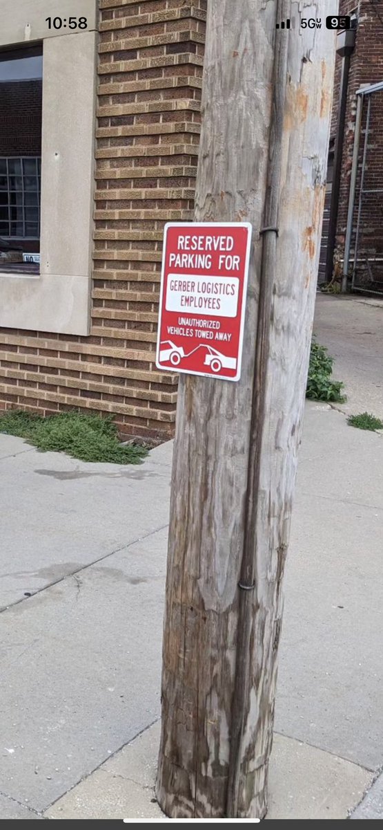 DePrisco's tweet photo. Wow I know parking is hard in the crossroads but how can this be ok!? @KCMO311 @MoDOT_KC @staubio @kclightrail https://t.co/oPMrrKQPqw