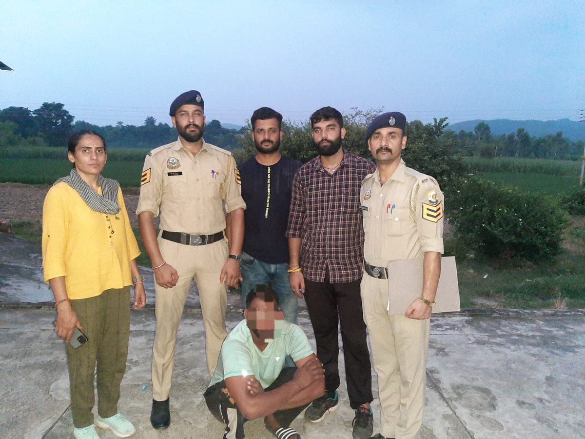 pradhaav's tweet photo. #HPPolice #ANTFinaction
Under the Supervision of Sh. Ashok Ratan IPS,SP Police District Nurpur a team of PS Fatehpur recovered 10.85 Gm Heroin from the possession of person of Punjab during Nakabandi.A case has been registered under Section 21,25-61-85 ND&PS Act. https://t.co/hBqwAAMuXM