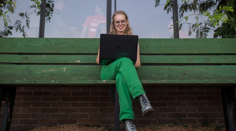 Nog geen Join Us locatie bij jou in de buurt? 📌 Maar wil je wel meer sociale contacten en plezier maken?

Bij 𝓞𝓷𝓵𝓲𝓷𝓮 ontmoet je andere jongeren on screen 💻en heb je 4 maanden lang iedere week een meeting. Of kom erbij in onze 𝓒𝓸𝓶𝓶𝓾𝓷𝓲𝓽𝔂 voor online events💭.