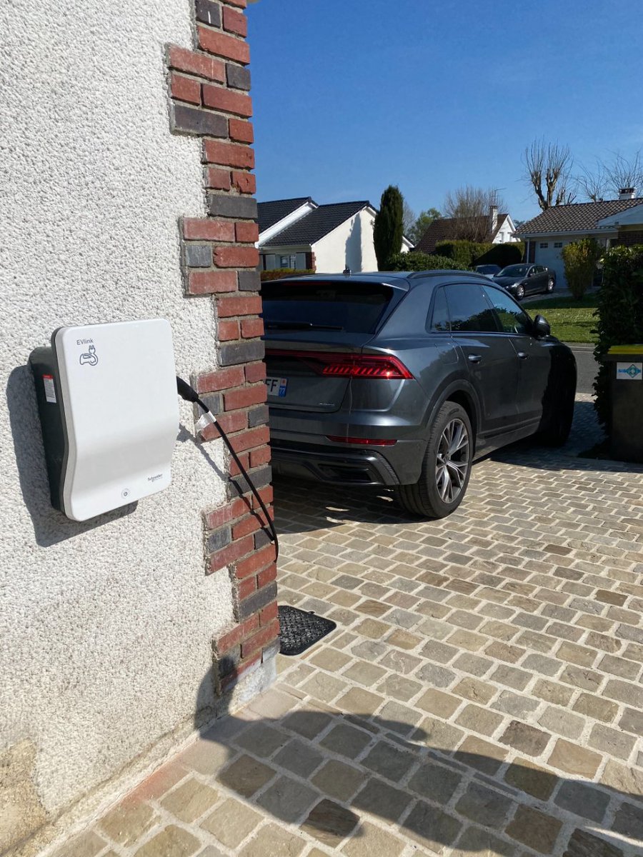 ALLCHARGETECH's tweet image. Un projet d’installation de borne de recharge, notre équipe d’expert IRVE est disponible pour vous accompagner.

📞: 09.70.07.07.00
🌍 : allcharge.fr
📧 : Contact@allcharge.fr 
#MobilitéElectrique #RechargeVéhiculeÉlectrique #BornesDeRecharge #VoitureÉlectrique