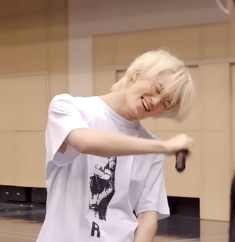 markieepoo_'s tweet photo. happy birthday my loml ♡ i cant express how much u really mean to me and affect my daily life in a positive way . u've bought nothing but happiness into my life . i hope u're the happiest for the rest of ur life . i wish all ur wishes come true . dont be sick and always smile . u deserve everything good in the world . i love u mark ♡ 

#마크의_스물네번째_골든아워
#24thGoldenMarkYear 
#HappyMarkDay