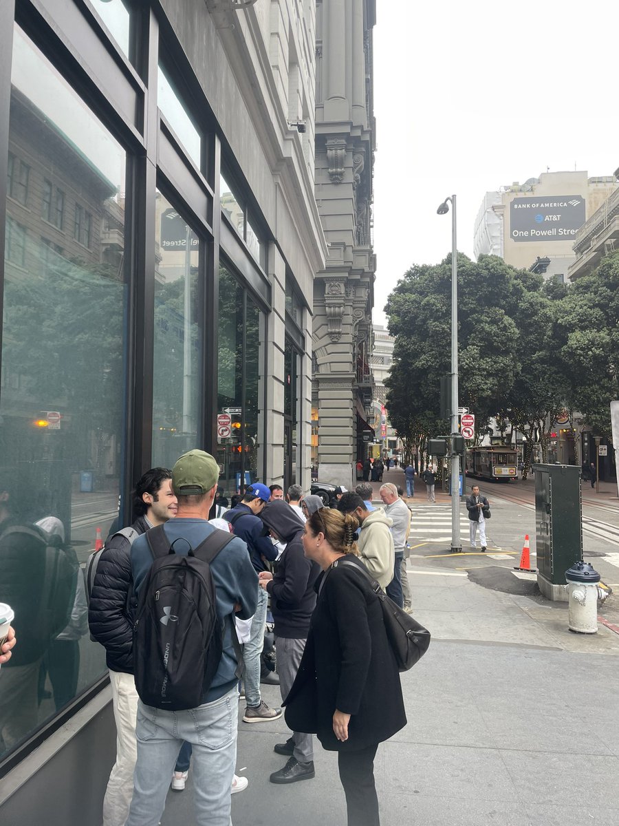 What am I waiting in line for? 🙈