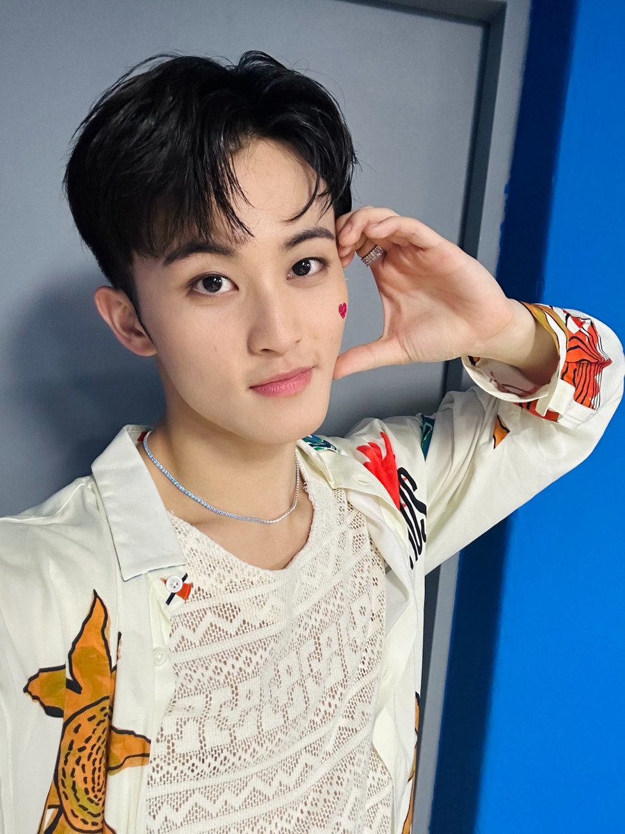 capablymark's tweet image. happy birthday mark lee 🎉🥳🎉 you excel in every area of music, are wonderfully created, and have such a good heart! remember Jesus loves and cares for you, and you're still always in my prayers! love you lots 🩵💙💚 #마크의_스물네번째_골든아워 #24thGoldenMarkYear #HappyMarkDay