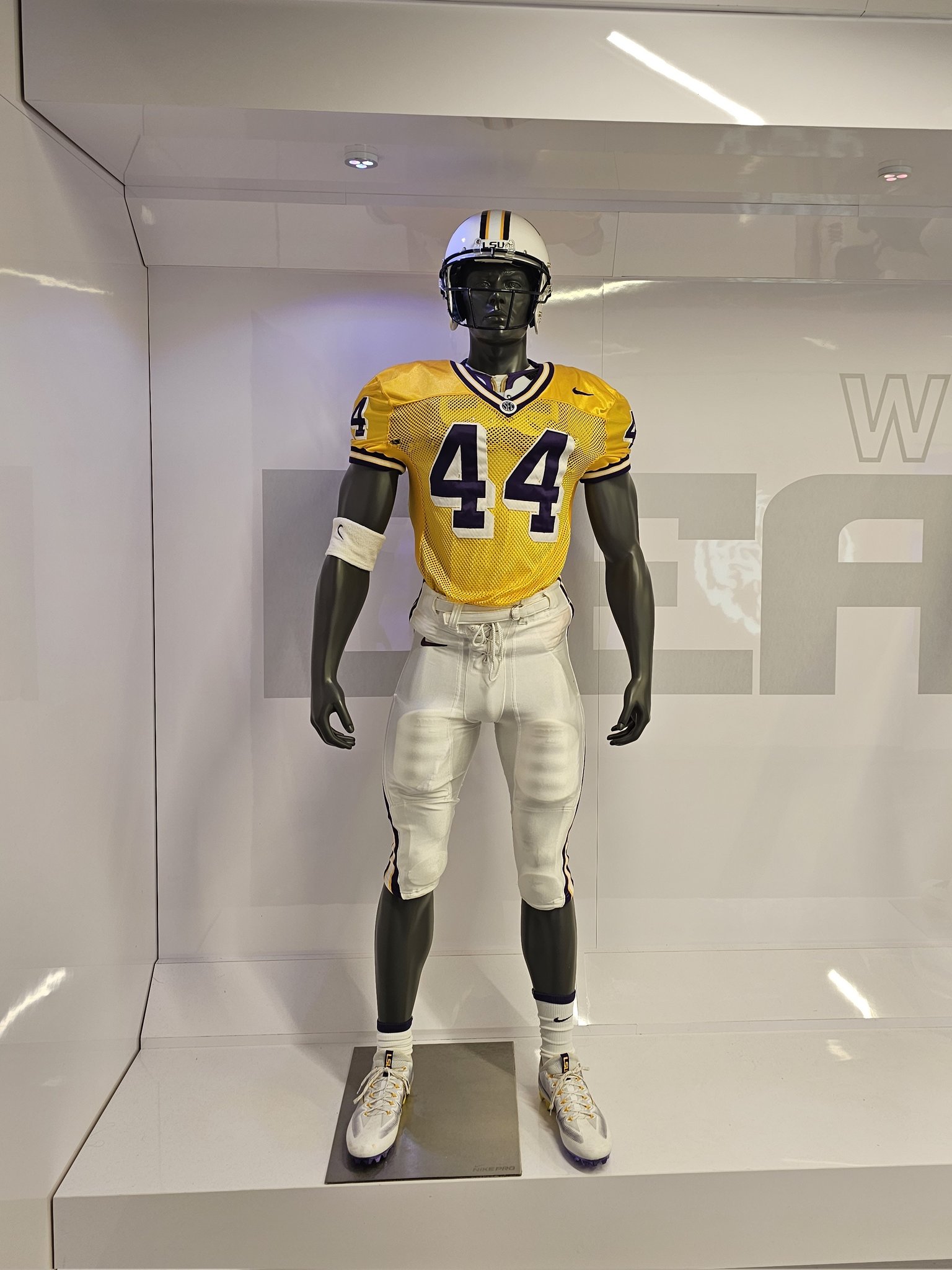 Robert Steeples on X: The prospect that wears this LSU Throwback Uniform  combo on for a photo shoot is 6 Star in my eyes! 🤣 Them Tear-away jerseys  were for warriors! Gotta